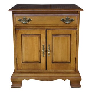 Late 20th Century Sumter Cabinet Early American Hard Rock Maple Bedside Cabinet Chest Nightstand For Sale