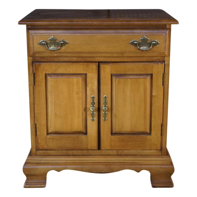 Late 20th Century Sumter Cabinet Early American Hard Rock Maple Bedside Cabinet Chest Nightstand For Sale