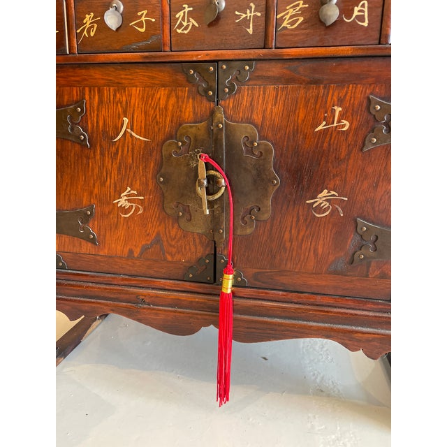 1970s Korean Hanbang Apothecary Medicine Cabinet With Chinese Characters For Sale - Image 13 of 13
