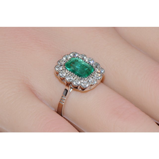 Green Gia Certified Natural 3.10Cts vs F Diamond Emerald 18k Solid Gold Milgrain Bezel Halo Ring, Size 6.5 For Sale - Image 8 of 14