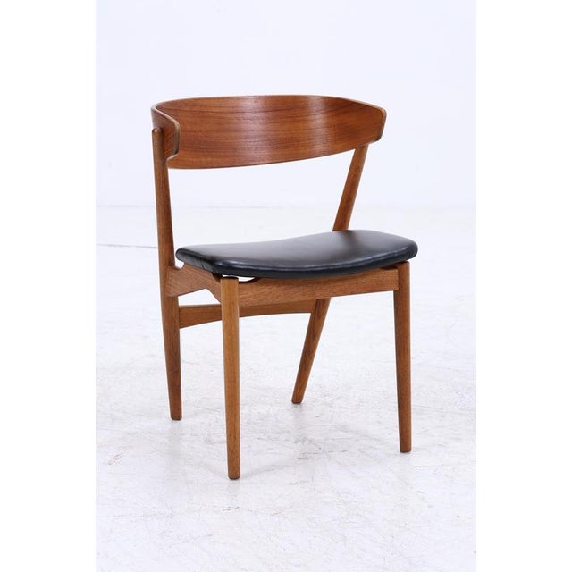 Mid-Century Danish Model 7 Chairs in Teak and Leather by Helge Sibast For Sale - Image 5 of 16