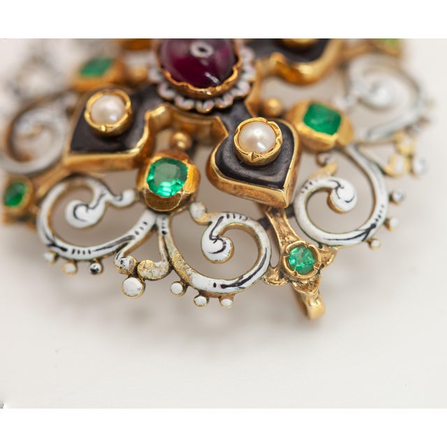 Mid 19th Century Antique French 18k Yellow Gold Emerald Pearl Enamel Pin Brooch For Sale In New York - Image 6 of 8