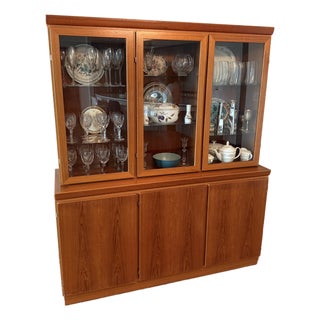 Mid Century Modern China Cabinet For Sale