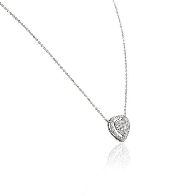 Modern 18k White Gold Heart Shape Diamond Modern Chain Necklace for Women For Sale - Image 3 of 13