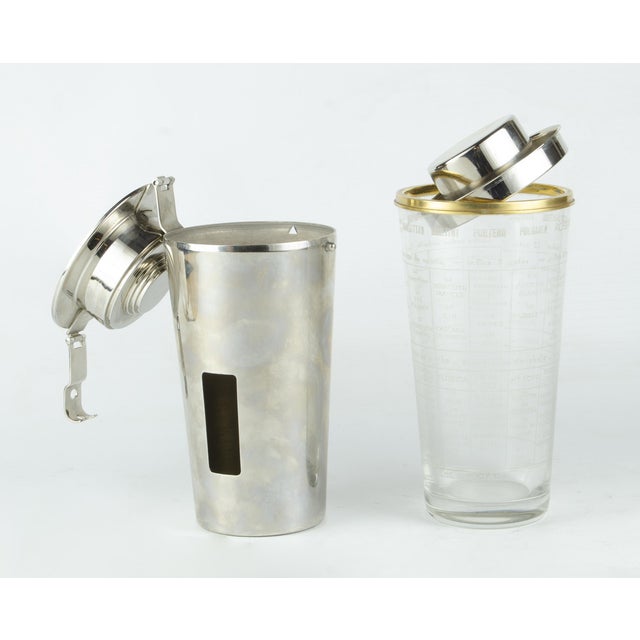 1930s Art Déco silverplated brass cocktail shaker "The Barman" by Ghiso, France By: Ghiso Material: metal, brass, copper,...