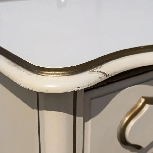 Vintage French Provincial Cream and Gold Dresser With Mirror – 1970s For Sale - Image 4 of 11