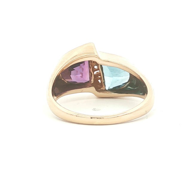 Contemporary Late 20th Century 14k Yellow Gold Buff Top Blue Topaz, Amethyst and Diamond Ring, Size 6.5 For Sale - Image 3 of 4