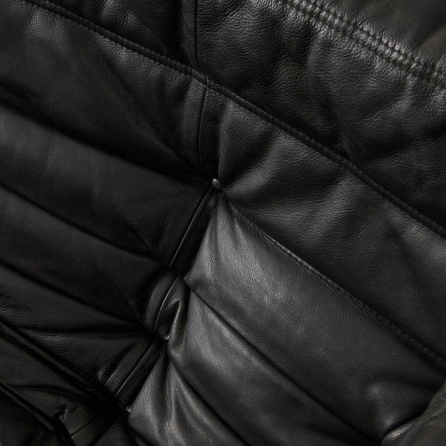 1970s Black Leather “Togo” Two-Seater Sofa Attributed to Michel Ducaroy for Ligne Roset, 1970s For Sale - Image 5 of 7