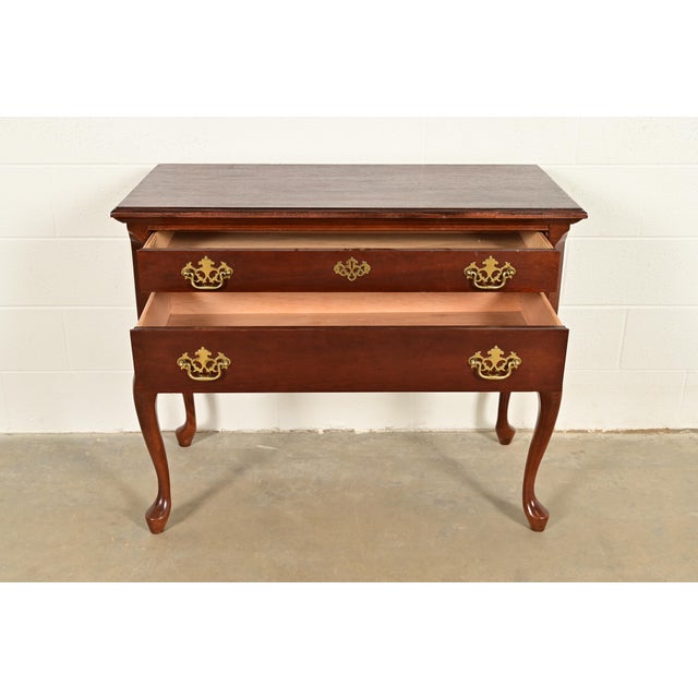 Late 20th Century Queen Anne Carved Mahogany Lowboy Dresser or Console Table For Sale - Image 5 of 16