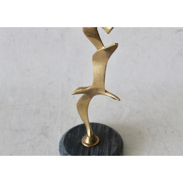 Hattakitkosol Somchai Hattakitkosol Somchai Style Brass Birds in Flight Mantel Top Sculpture Marble Base For Sale - Image 4 of 9