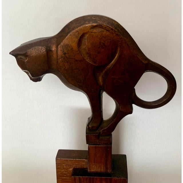 Brown Johannes Bosma, Art Deco Statues of an Ape and a Cat, 1920s-1940s, Bronzes on Wooden Bases, Set of 2 For Sale - Image 8 of 17