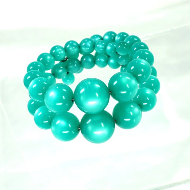 1950s Vintage 1950s Emerald Moonglow Lucite Necklace Bracelet Earrings - Set of 4 For Sale - Image 5 of 10