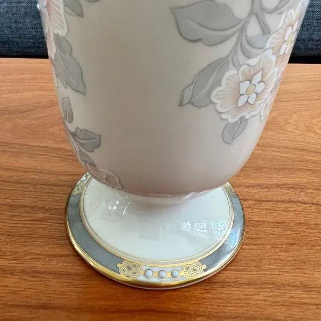 American Late 20th Century, Lenox, Presidential Collection McKinley Vase For Sale - Image 3 of 11