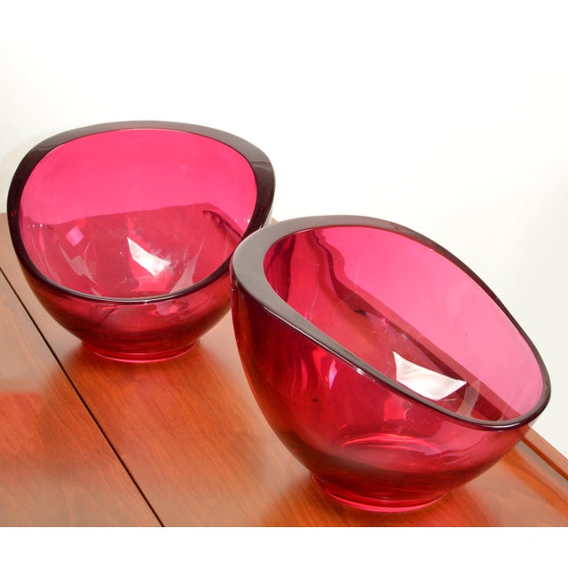 1990s Pair, 1990s Space Age Op Art Lucite Cranberry Color Asymmetric Biomorphic Bowls For Sale - Image 5 of 12