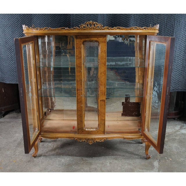 1920s Antique Italian Baroque Rococo Walnut Burr Curio Display Cabinet Glass Showcase For Sale - Image 5 of 18