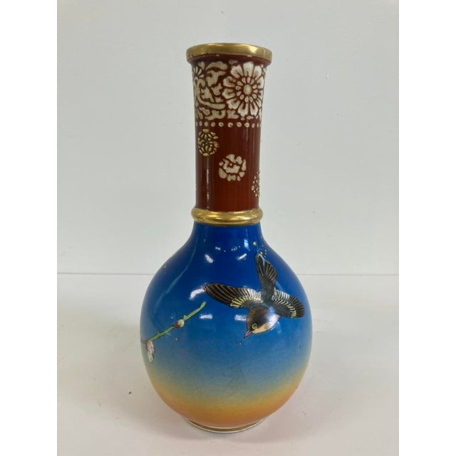 Antique Japanese Satsuma-Style Vase With Floral & Gilt Detailing – Late 19th to Early 20th Century For Sale - Image 4 of 8