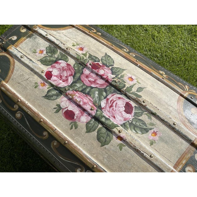 Trunk in Painted Wood For Sale - Image 5 of 13