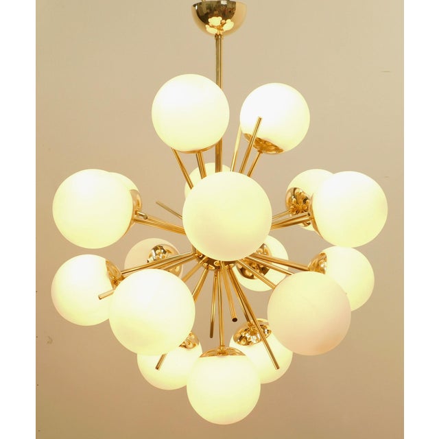 Italian 21st Century Diciotto Polished Brass Matte White Murano Sputnik Chandelier by Fabio LTD For Sale - Image 3 of 4