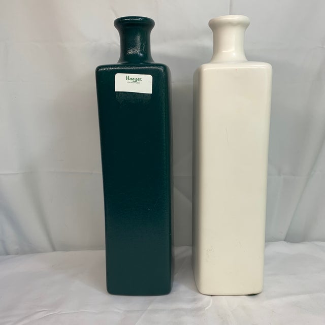 Royal Haeger Pair of Vintage Royal Haeger Square-Shouldered Bottle Vases - Pair For Sale - Image 4 of 6