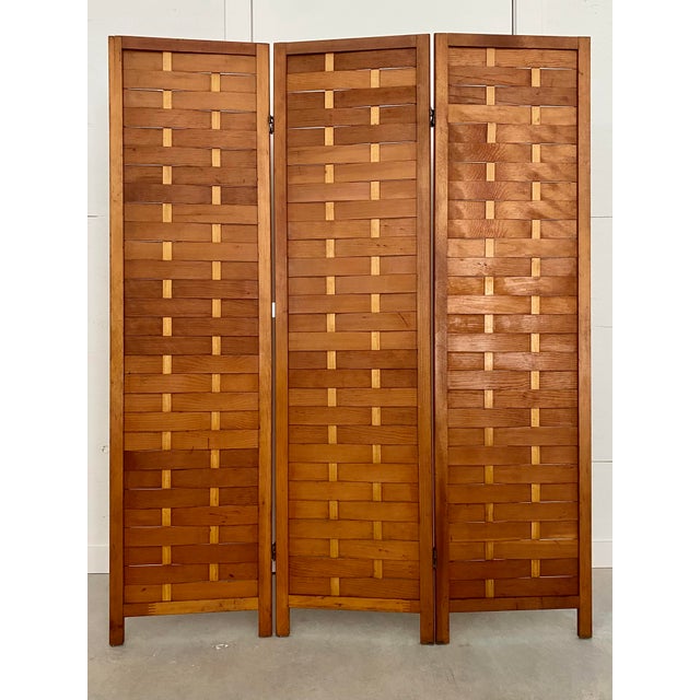 Midcentury Modern Woven Pine Wood Folding Screen, 3-Panel Room Divider For Sale - Image 4 of 17