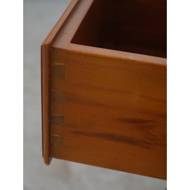 1980s New England Queen Anne Style Dressing Table Lowboy For Sale - Image 5 of 17