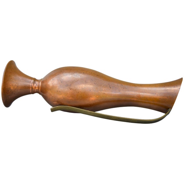 Early 20th Century Handmade Moroccan Copper Vase W/ Brass Handle For Sale In New York - Image 6 of 8