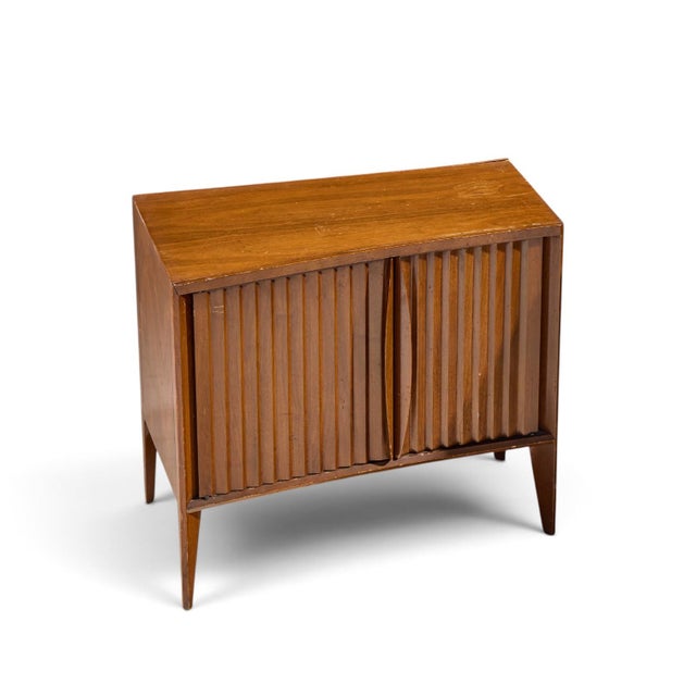 Unagusta Mid Century Walnut Curved Nightstands - Pair For Sale - Image 11 of 12