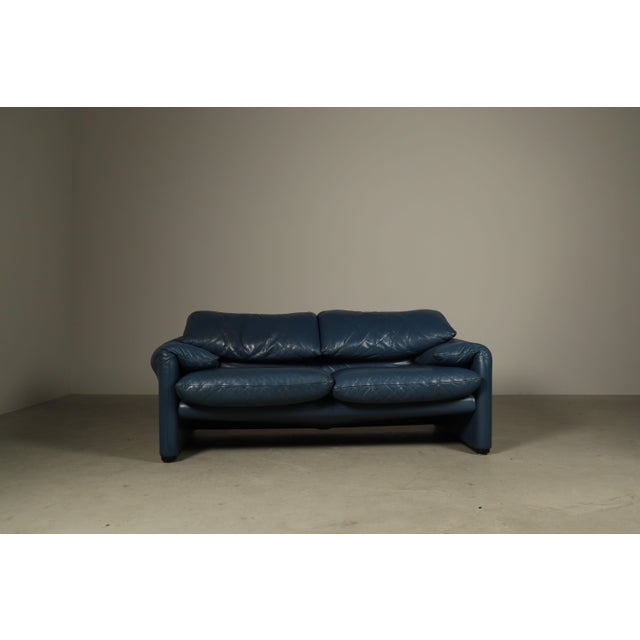 Mid-Century Modern Maralunga 2-Seater Sofa in Blue Leather by Vico Magistrettifor Cassina, Italy, 1973 For Sale - Image 3 of 16