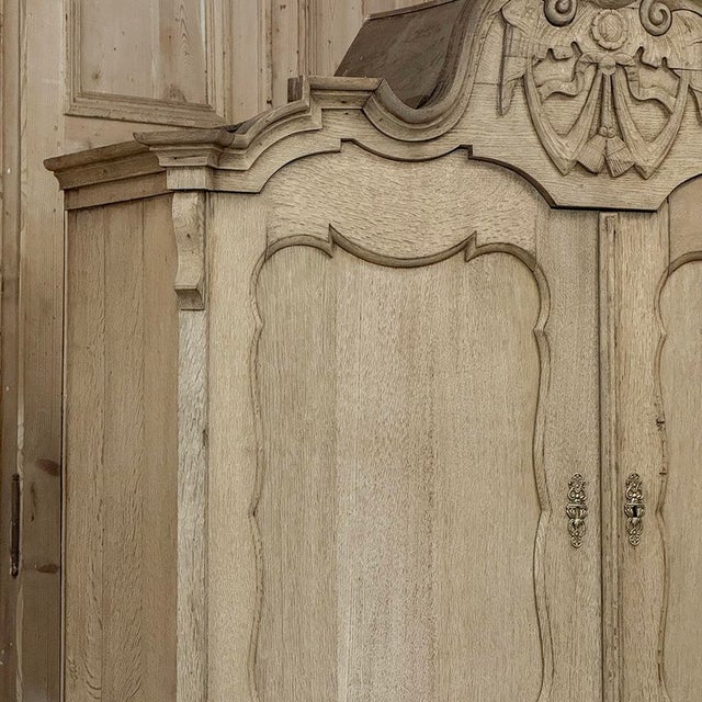 18th Century Dutch Baroque Stripped Oak Linen Press For Sale In Dallas - Image 6 of 18