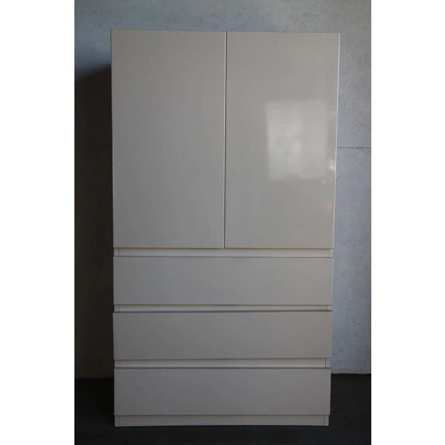 Wood 1970s White Lacquered Bedroom Entertainment Center With 3 Draws Attributed to Milo Baughman For Sale - Image 7 of 7