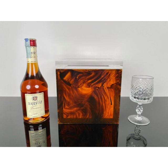 Tortoise Shell Effect Acrylic Squared Ice Bucket, Italy, 1970s For Sale - Image 12 of 14