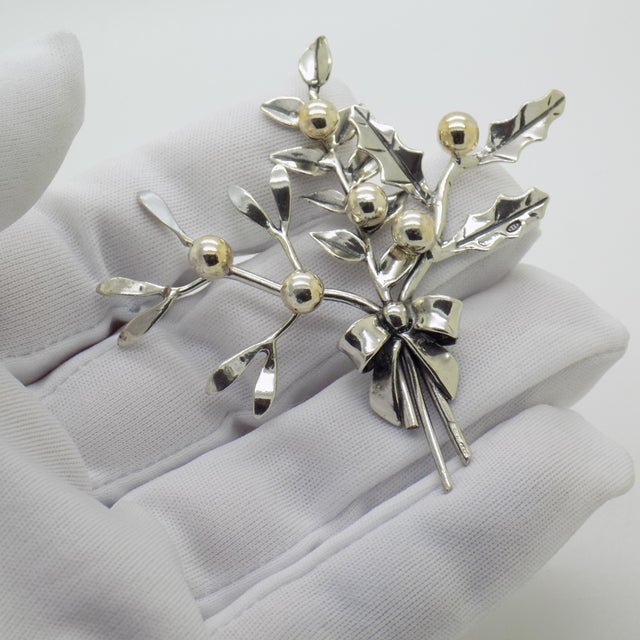 A vintage decorative miniature depicting holly and mistletoe, crafted in arezzo between the 1980s and 1990s in authentic...