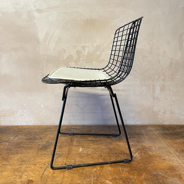 Harry Bertoia Bertoia Side Chair in Black with Cushion by Harry Bertoia, 1950s For Sale - Image 4 of 5