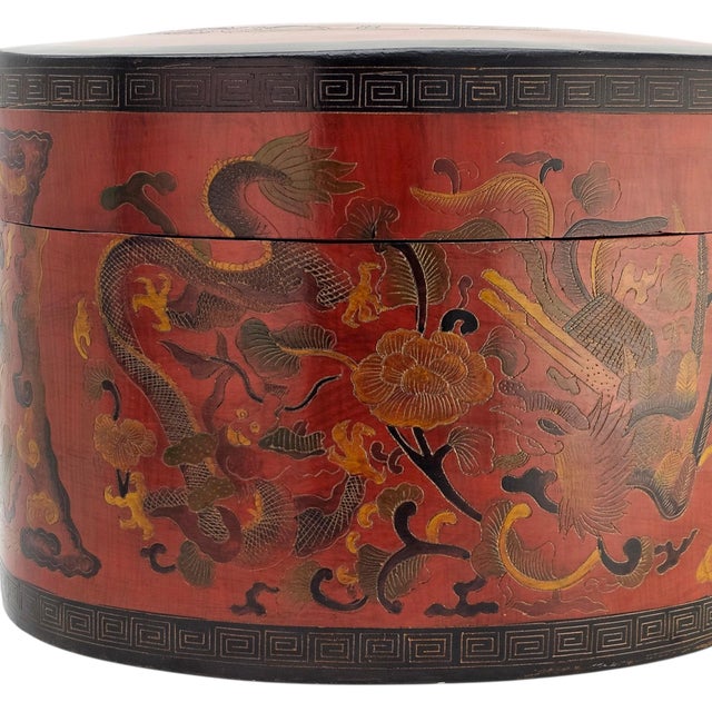 Mid 20th Century Chinese Lacquer Wedding Hat Box With Dragon & Phoenix Motif (18") For Sale - Image 5 of 11