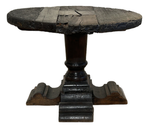 Dos Gallos, Inc. Antique Rustic Wagon Wheel & Custom Cedro Wood Base