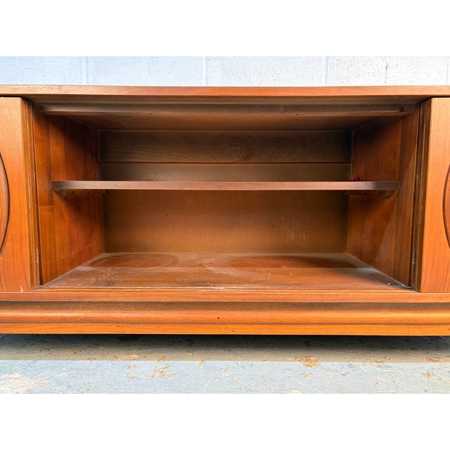 Young Manufacturing Mid 20th Century Walnut and Burlwood Buffet, Attributed For Sale - Image 9 of 17