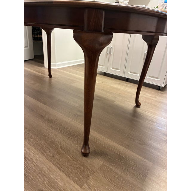 Thomasville 1980s Thomasville Furniture Winston Court Collection Solid Cherry Traditional Dining Table 20621-321 For Sale - Image 4 of 7