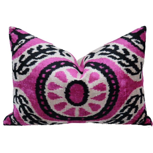 ● 100% silk velvet material making the throw pillows super soft and cozy with a delicate touch and giving your room a more...