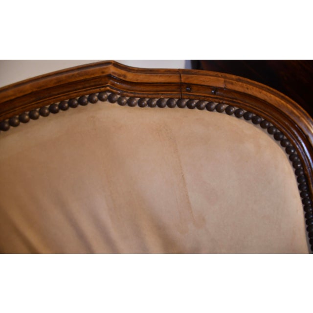 French 1900 Antique French Louis XV Hand Carved Walnut Living Room Chair / Used Fabric For Sale - Image 3 of 18