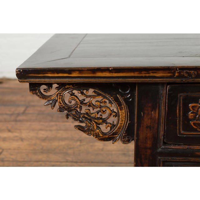 Chinese Qing Dynasty 19th Century Black Lacquer Coffee Table with Two Drawers For Sale - Image 4 of 13