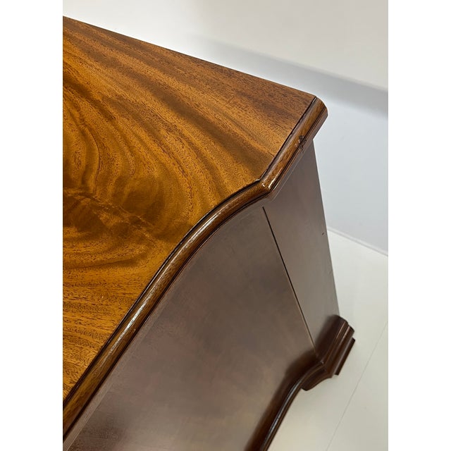 Late 20th Century EJ Victor Mahogany Serpentine Bachelor's Chest With Brushing Slide For Sale - Image 13 of 17