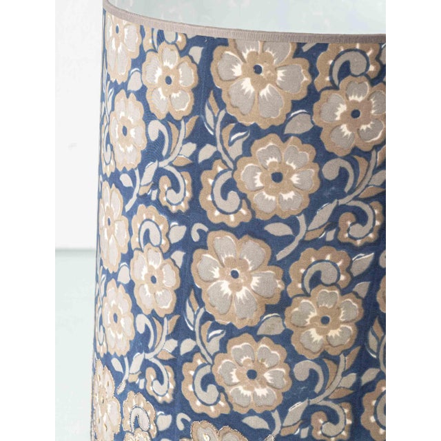 Beige Blue and White Porcelain Floral Table Lamp from Lladró with Embroidered Sari Silk Lampshade, 1970s For Sale - Image 8 of 11