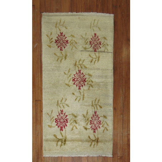 Mid-Century Modern Vintage Zabihi Collection Small Turkish Floral Rug - 2'8" x 4'4" For Sale - Image 3 of 5
