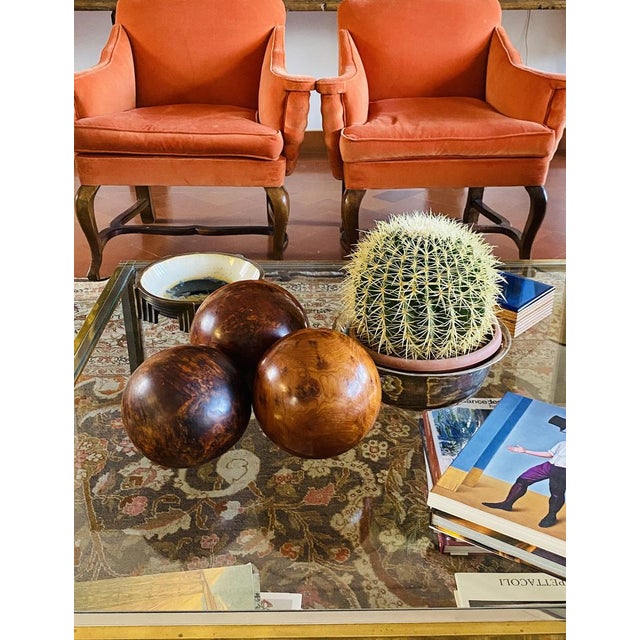 Set of 3 wooden spherical sculptures France 1960s Diam. 22.5 cm - 21 cm - 19.5 cm Conditions: excellent consistent with...