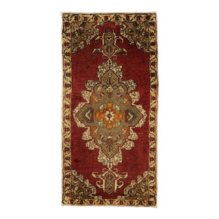 Vintage Turkish Yastik Rug - 01'09 X 03'05 For Sale