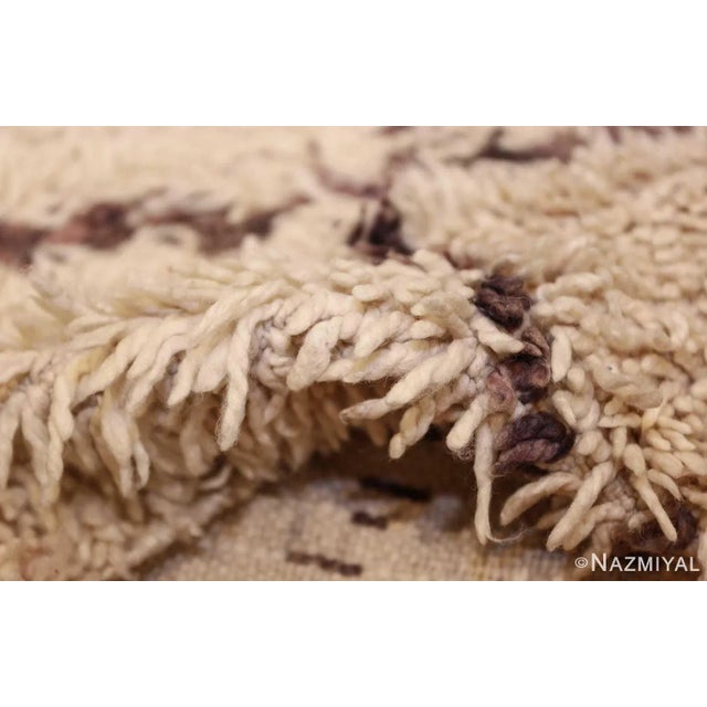 Nazmiyal Collectin Vintage Shag Berber Moroccan Beni Ourain Rug For Sale In New York - Image 6 of 7