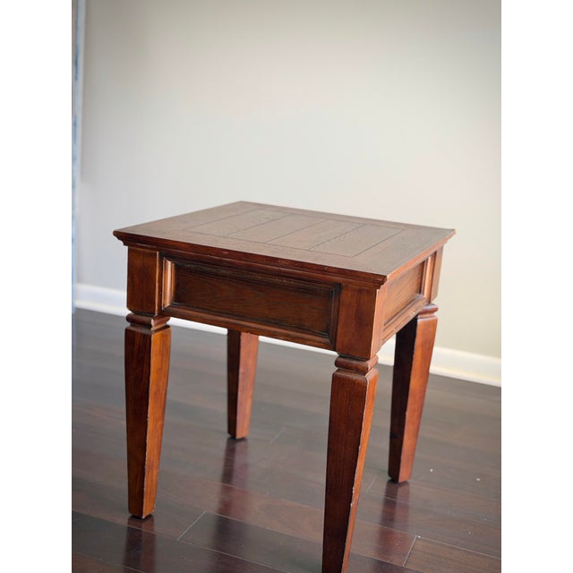 Traditional Late 20th Century Georgian Revival Mahogany End Side Accent Lamp Table in the Style of Baker Henredon Drexel Heritage For Sale - Image 3 of 9