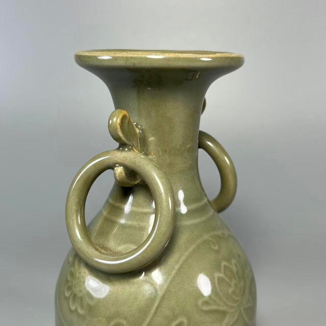 This exquisite decorative vase is handcrafted in Longquan, the famous birthplace of Chinese celadon. It adopts authentic...