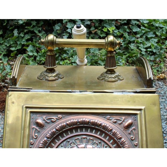 Classical Design English Brass and Copper Coal Hod For Sale In Raleigh - Image 6 of 9