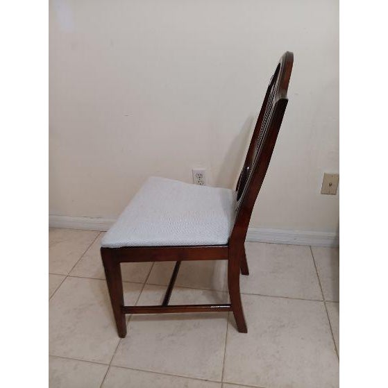 French 1950s Bassett Style Antique Mahogany Shield Back Dining Room Chairs Set of 4 For Sale - Image 3 of 7
